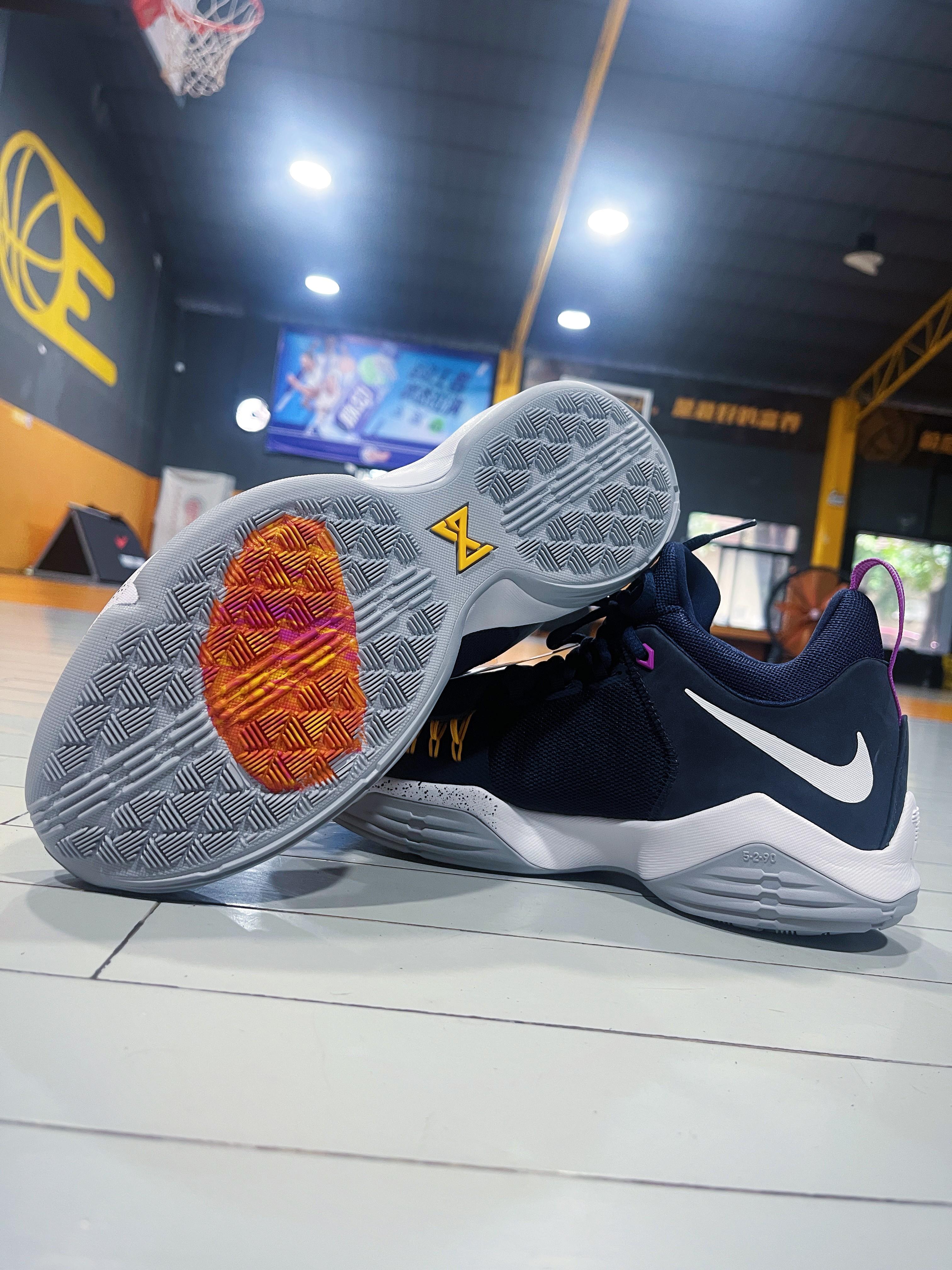 老鞋复盘|Nike PG1,乔治初代战靴有多顶?